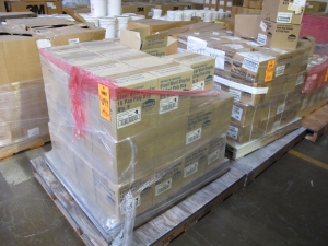 LOT TO INCLUDE LARGE QUANTITY OF STEEL WOOL: (255) 16 PAD PACKS STEEL WOOL, (383) 12 PAD PACKS OF STEEL WOOL. LOADING & HANDLING FEE $30-4094